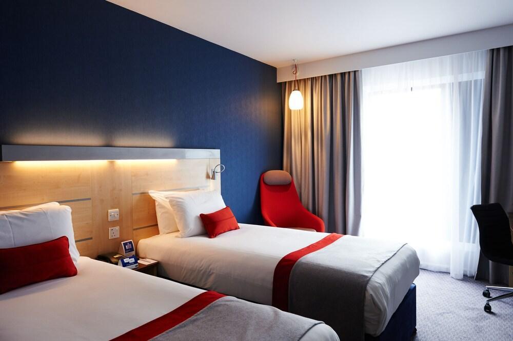 Holiday Inn Express Cheltenham Town Centre By Ihg Bagian luar foto