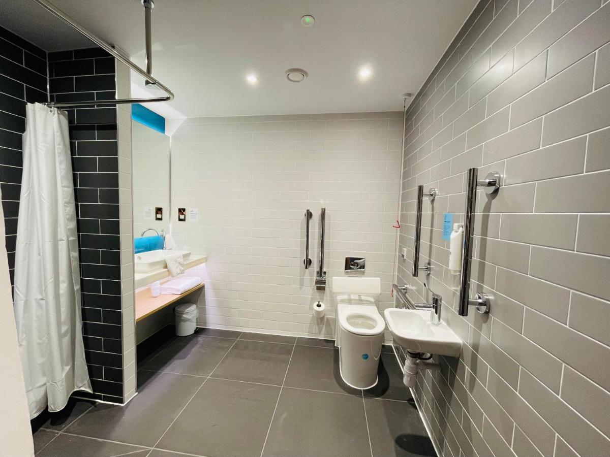 Holiday Inn Express Cheltenham Town Centre By Ihg Bagian luar foto