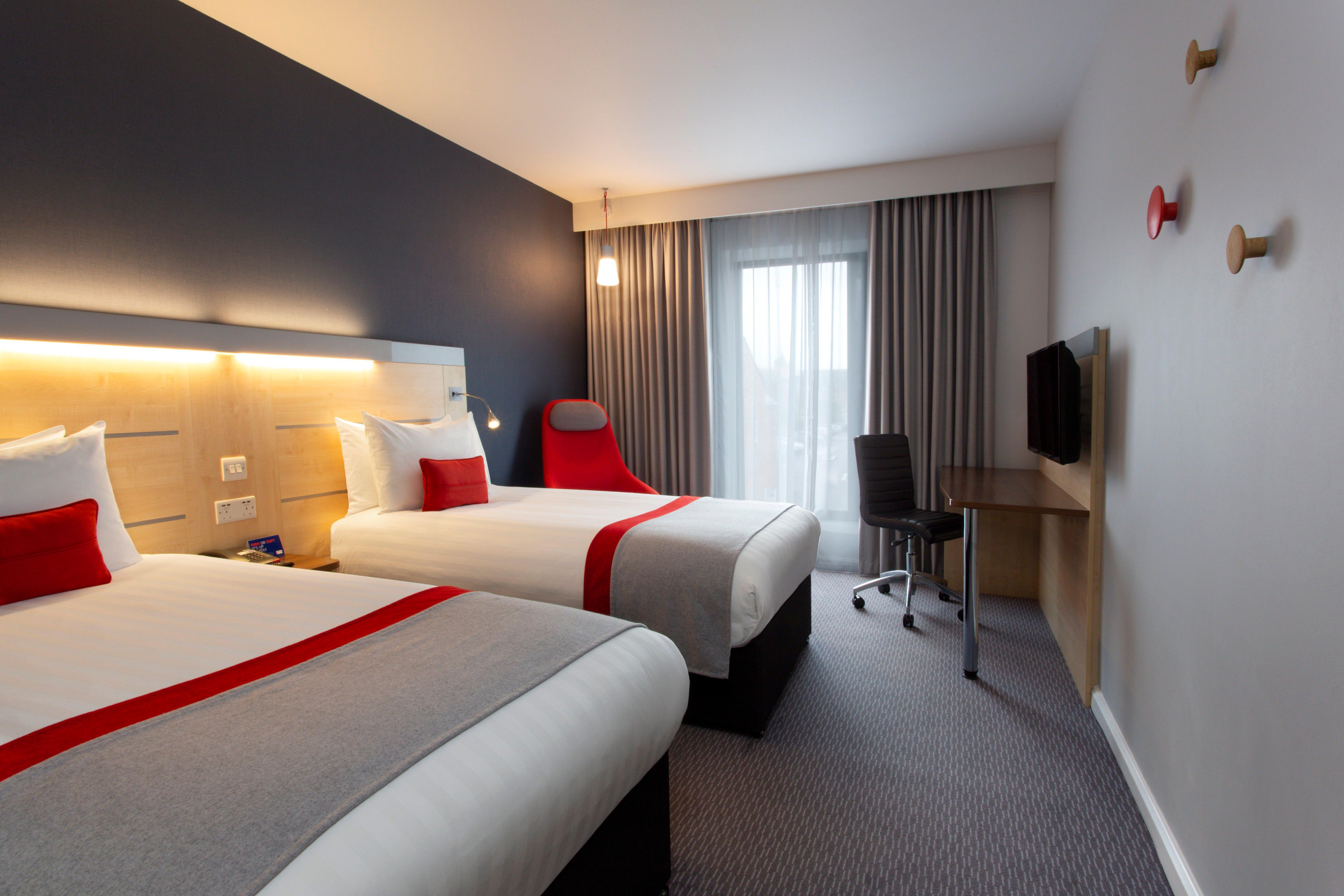 Holiday Inn Express Cheltenham Town Centre By Ihg Bagian luar foto