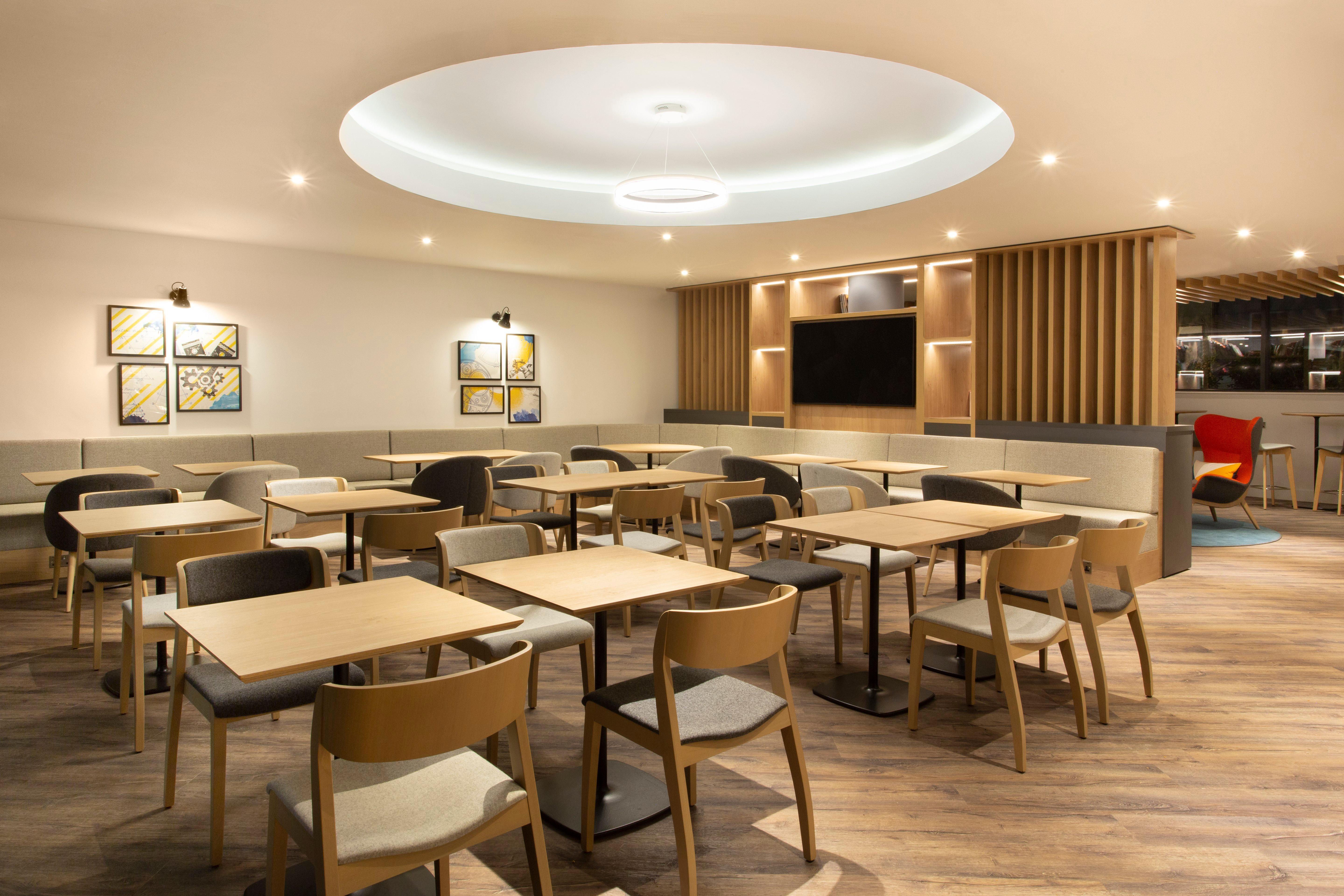 Holiday Inn Express Cheltenham Town Centre By Ihg Bagian luar foto