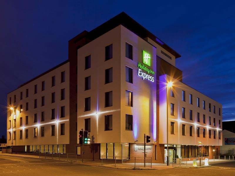 Holiday Inn Express Cheltenham Town Centre By Ihg Bagian luar foto