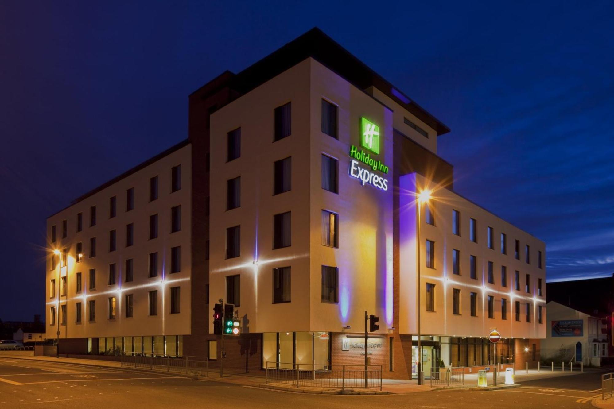 Holiday Inn Express Cheltenham Town Centre By Ihg Bagian luar foto
