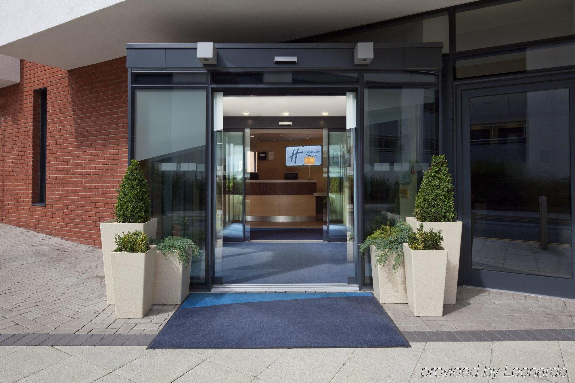 Holiday Inn Express Cheltenham Town Centre By Ihg Bagian luar foto