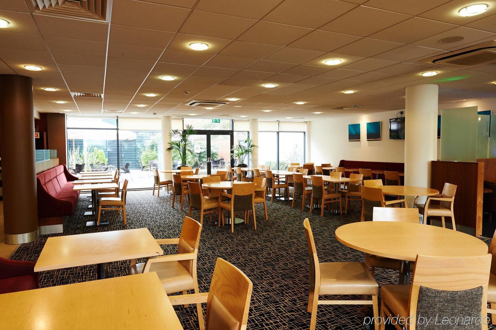 Holiday Inn Express Cheltenham Town Centre By Ihg Bagian luar foto