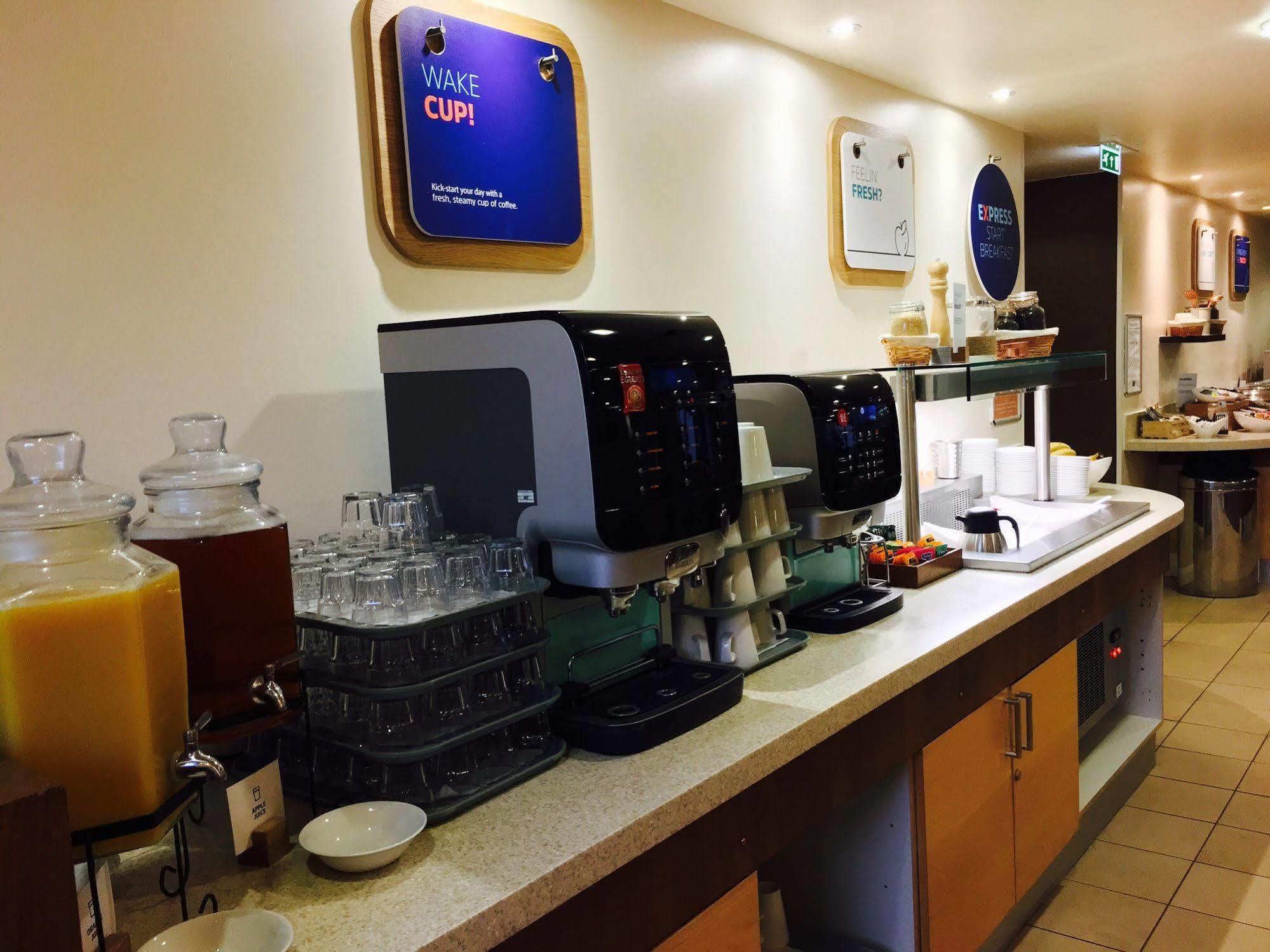 Holiday Inn Express Cheltenham Town Centre By Ihg Bagian luar foto