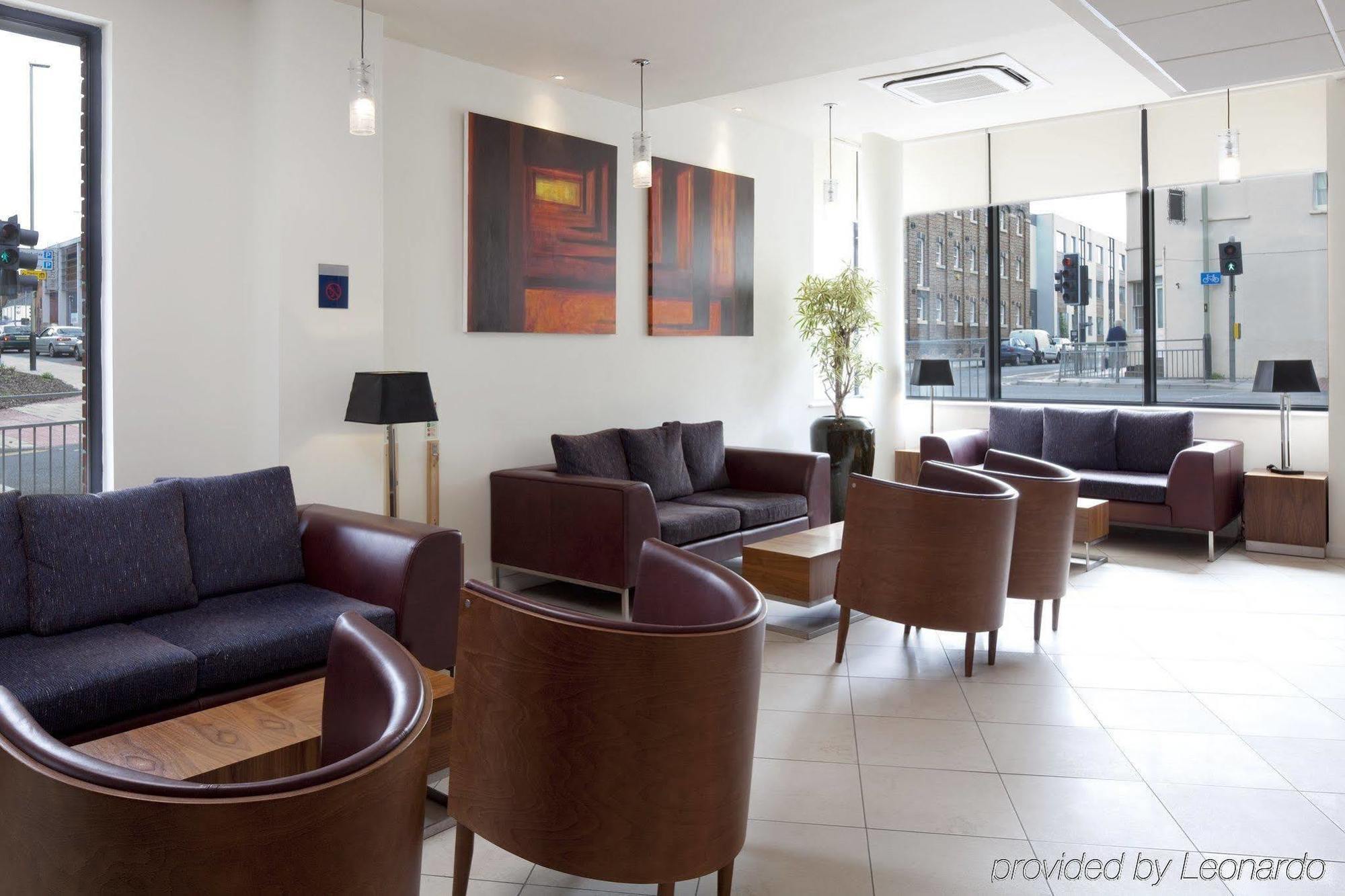 Holiday Inn Express Cheltenham Town Centre By Ihg Bagian luar foto