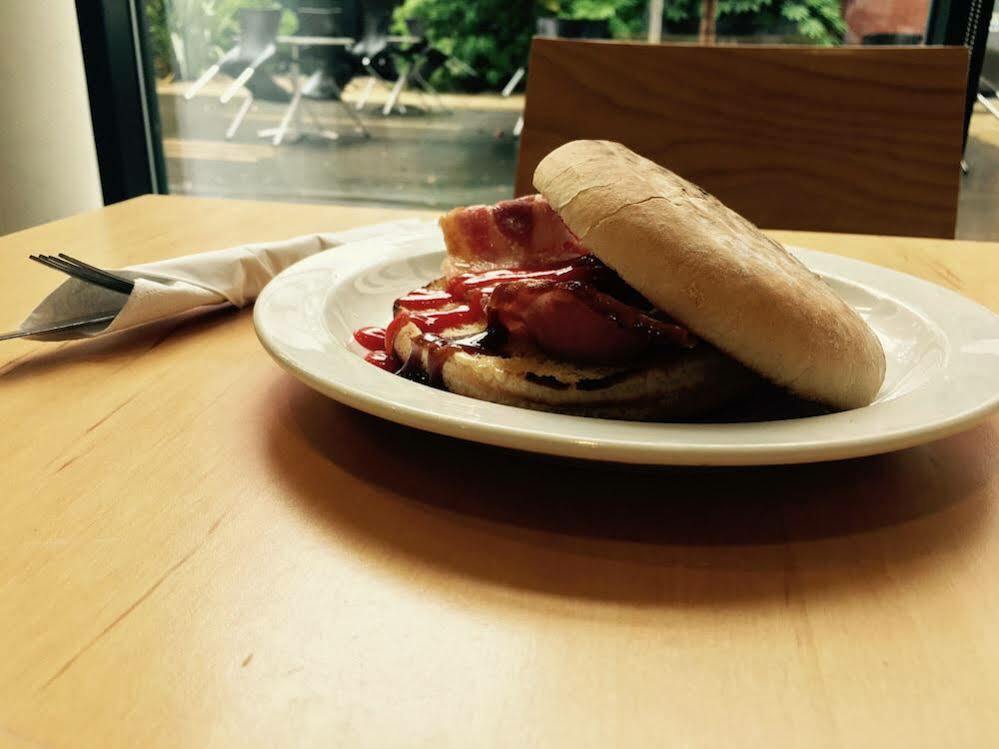 Holiday Inn Express Cheltenham Town Centre By Ihg Bagian luar foto